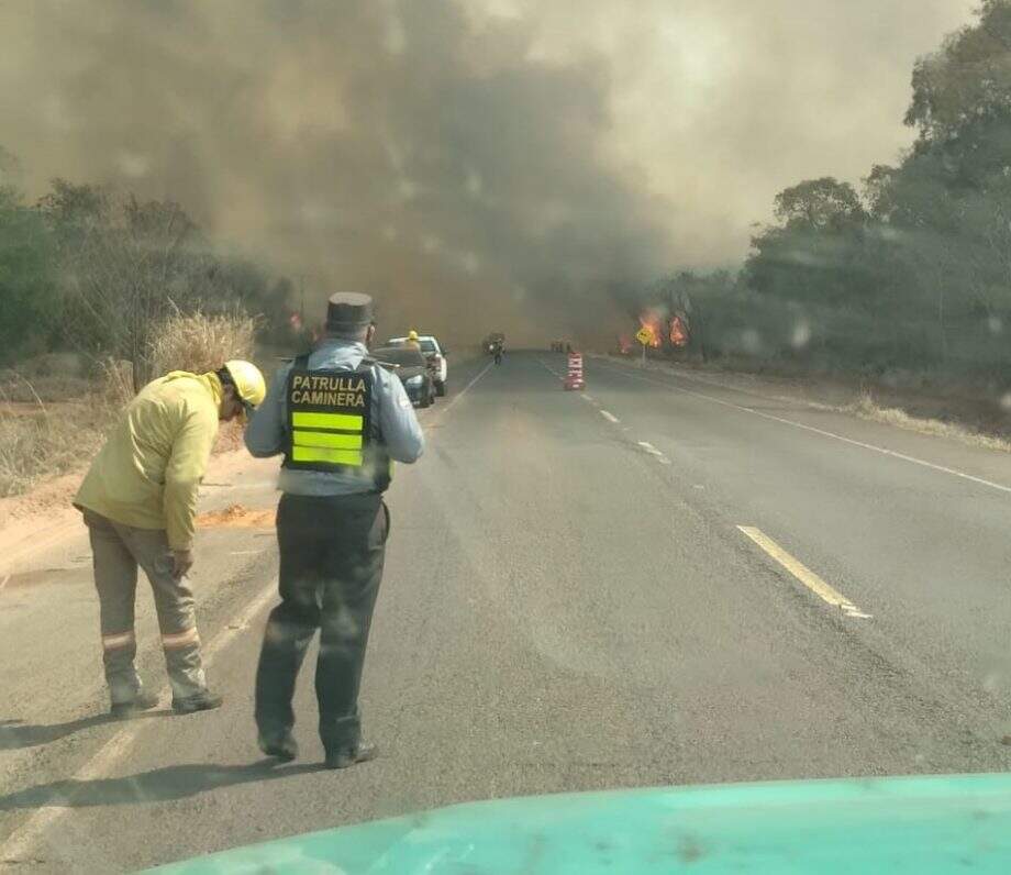 Incêndio em Cerro Corá foge do controle e mobiliza bombeiros da fronteira de MS