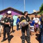 Polícia Federal distribui cestas básicas a moradores da Cidade de Deus