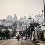 Queimadas fazem fumaça ‘esconder’ céu e Campo Grande amanhece cinza