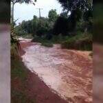 Chuva deixa ruas intransitáveis e moradores cobram pavimentação no Chácara dos Poderes