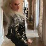 Christina Aguilera completa 40 anos ostentando sensualidade