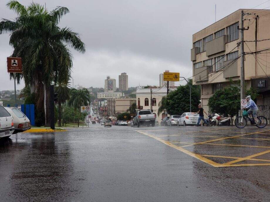 Confira: Sexta tem alerta de vendaval e previsão de chuva para 56 cidades de MS