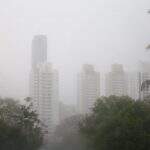 Após 61,4 milímetros e ventos de 65 Km por hora, chuva deve seguir intensa neste domingo em Campo Grande