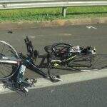 Motociclista embriagado atropela ciclista no acostamento e diz que culpa é da vítima
