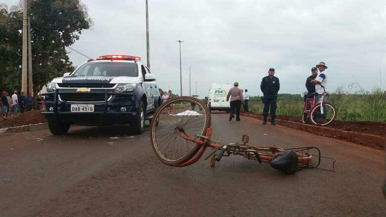Ciclista idoso morre atropelado por carreta que transportava suínos