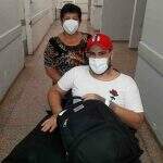 Curado da Covid-19, paciente internado em Rondônia encontra com a mãe e chega a MS