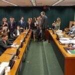 Comissão especial aprova parecer que muda legislação brasileira sobre agrotóxicos