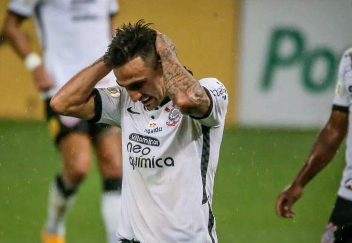 Corinthians volta a jogar mal e perde do Bahia na Fonte Nova