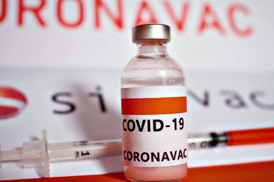 Saúde prevê início de vacinação nas capitais de ‘3 a 5 dias’ após aval da Anvisa