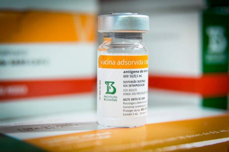 Estoque de 13 mil doses de Coronavac em MS garante início 'imediato' de vacinação em crianças