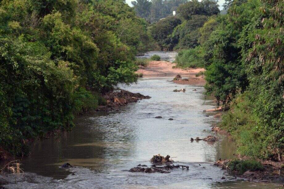 Sanesul é investigada por suposto despejo de esgoto no Córrego Bonito