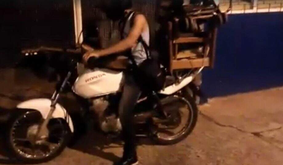 Jornalista tem moto furtada e recebe pedido de R$ 800 por ‘resgate’