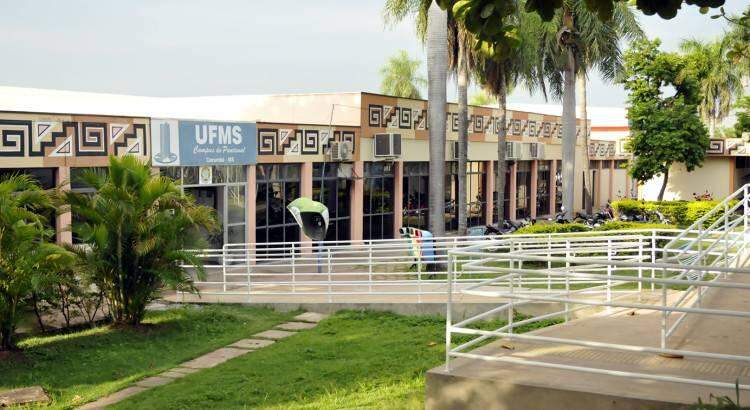 Campus da UFMS em Corumbá suspende ingresso de alunos no curso de Letras