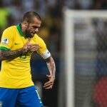 Aos 36 anos, Daniel Alves se reinventa na seleção brasileira