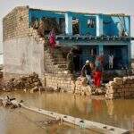 Índia sofre com ciclones entre mortes, e edificações destruídas