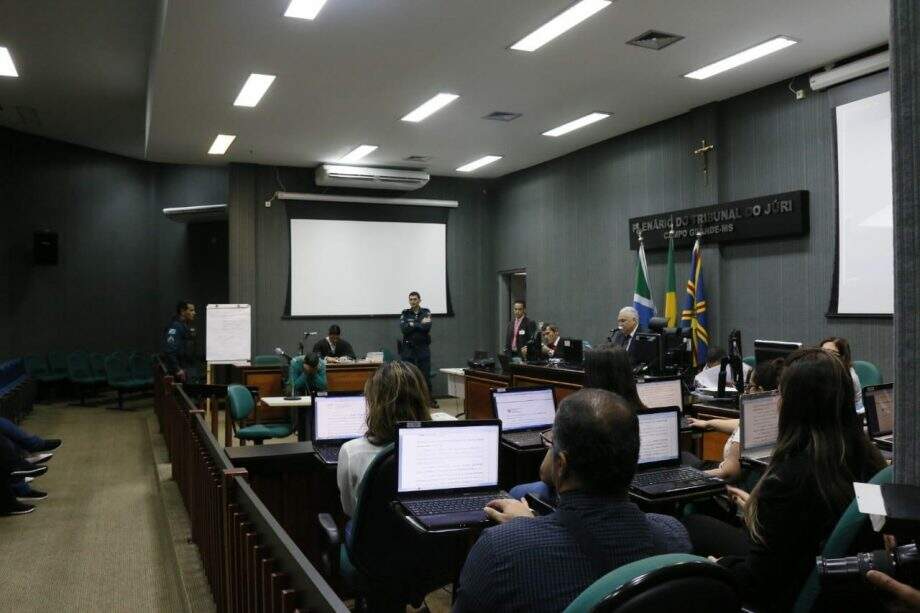 Julgamento foi marcado por surto de réu nesta sexta (Foto: Marcos Ermínio)