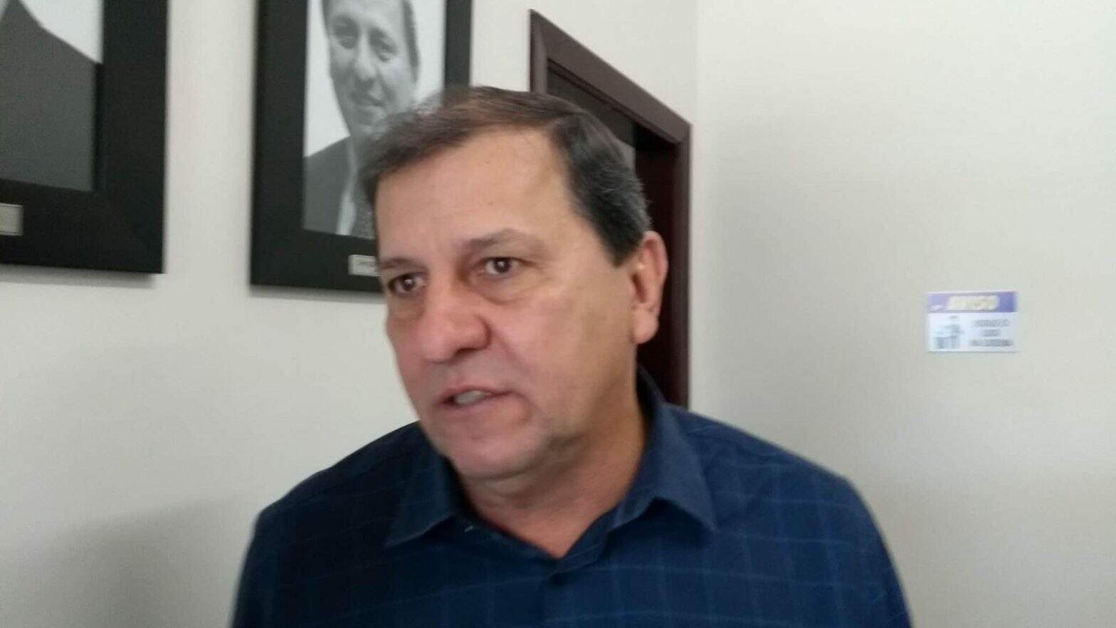 Sérgio de Paula em reunião dos diretórios nesta sexta (Foto: Richelieu Pereira)