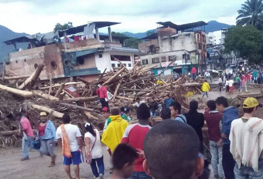 Avalanche de terra deixa pelo menos 112 mortos no sul da Colômbia