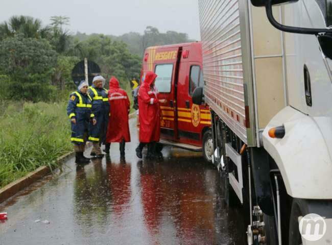 Mochileiro atropelado em rodovia de MS continua em estado grave