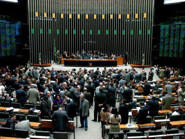 Câmara acelera tramitação da reforma trabalhista um dia após rejeitar urgência