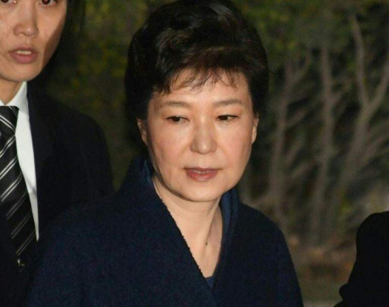 Ex-presidente sul-coreana passa primeiro dia na prisão