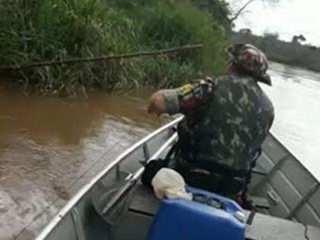 Três homens são autuados pela Polícia Ambiental por pesca ilegal no Rio Iguatemi