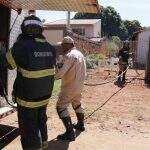 Televisão pega fogo enquanto criança assistia e incêndio destrói parte da casa