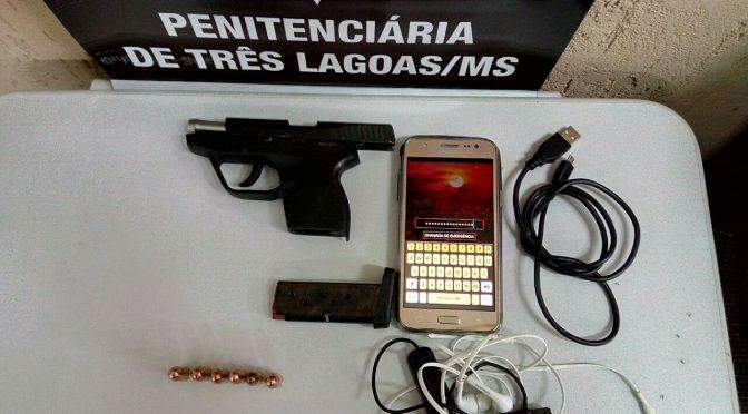 Denúncia anônima entrega detento que mantinha pistola na cela