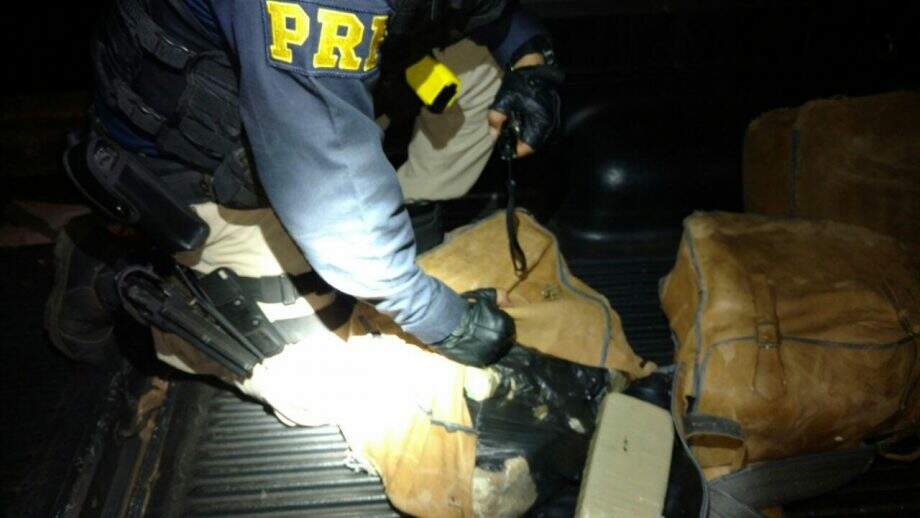 PF e PRF prendem motorista com 78 kg de cocaína após perseguição em MS