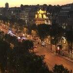 Tiros são disparados na Champs-Élysées em Paris e um policial morre