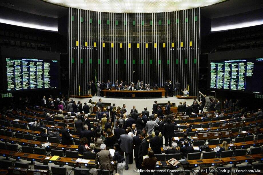 Atuação de base na Câmara Federal ameaça reformas de Temer, diz jornal