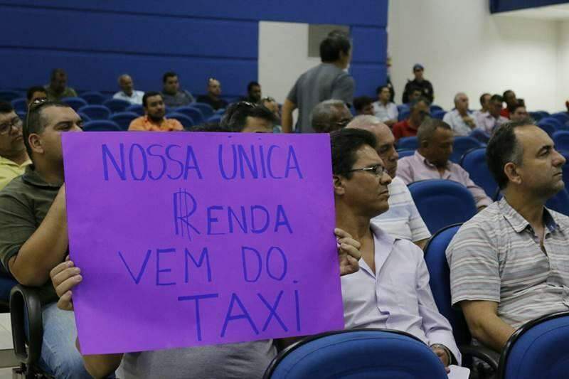 Taxistas veem fim do serviço se Uber não tiver limitação em Campo Grande