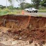 Após temporal e alagamento, moradores temem cratera na Gury Marques