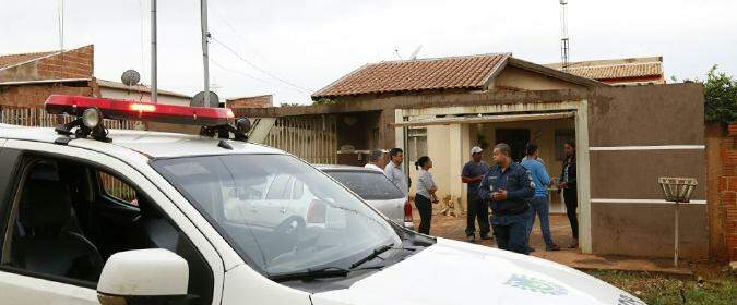 Bandidos invadem casa, fazem ‘limpa’ e ainda batem em cachorro da família