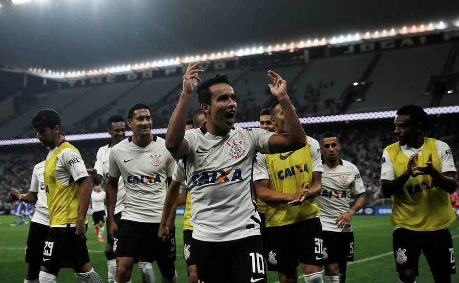 Corinthians mostra raça, supera domínio da La U e vence 1ª