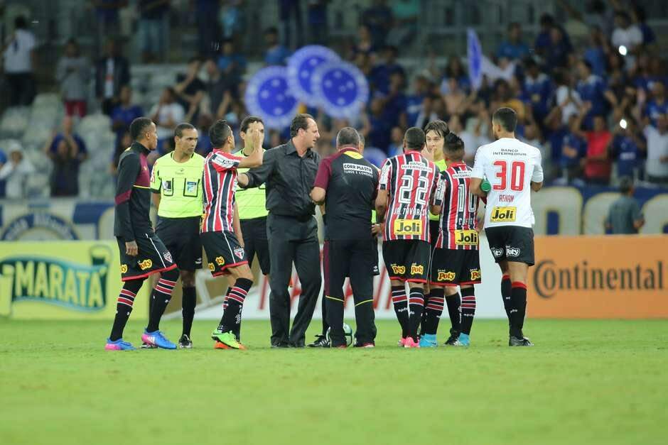 Cruzeiro perde 1ª e leva sufoco, mas elimina ‘freguês’ SP