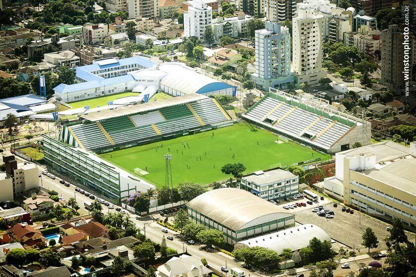 Temer autoriza recursos para memorial e reforma de estádio em Chapecó