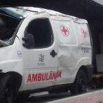 Ambulância de MS capota com três pessoas em rodovia de SP