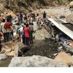 Caminhão derruba poste e mata 13 pessoas na Índia