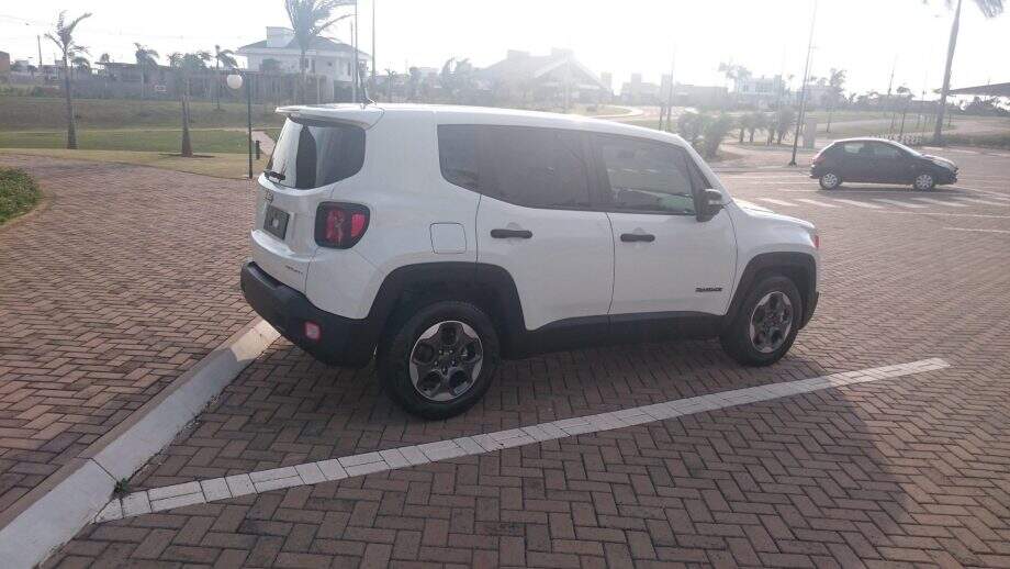 Jeep é comprado por R$ 45 mil em feira da ‘marreta’ e homens são detidos