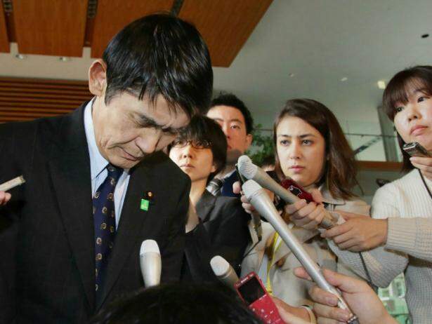 Após comemorar que tsunami não atingiu Tóquio, ministro japonês se demite
