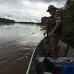 Durante Operação Tiradentes, PMA prende pescador em local proibido