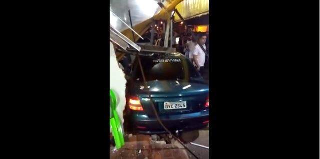 VÍDEO: Motorista embriagado invade lanchonete e assusta clientes