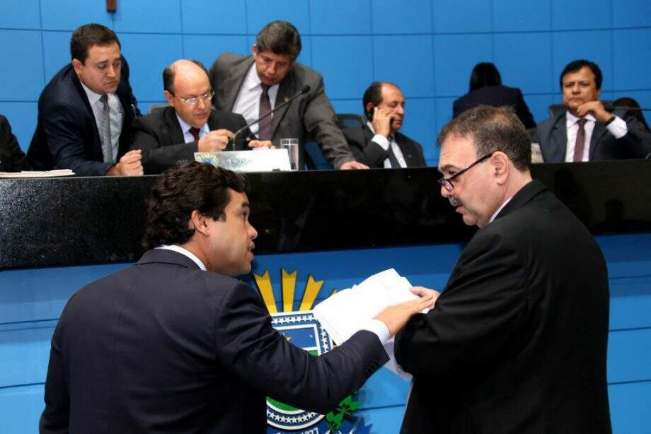 Deputado comunica que deixa a base governista a subsecretário de Reinaldo