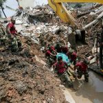Sobe para 29 o número de mortos soterrados em montanha de lixo no Sri Lanka