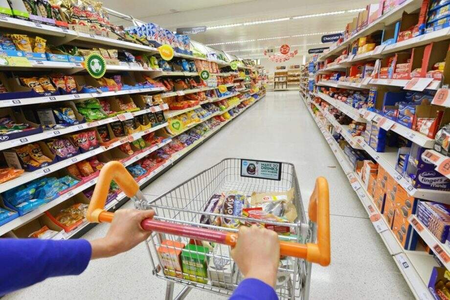 Sindicato vai à Justiça contra supermercados que abriram no feriado