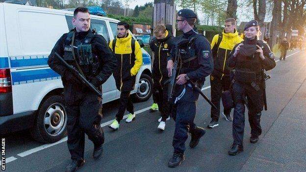 Polícia estuda a pista extremista envolvendo explosões em Dortmund