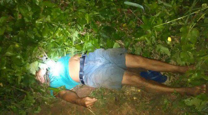 Bêbado cai em valeta, fica preso na vegetação e é resgatado pela PMA