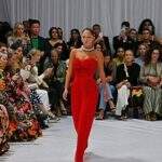 Kate Moss se emociona com desfile de sua filha de 18 anos