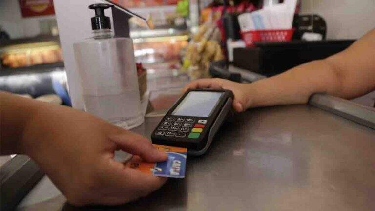 Você sabia que lojas não são obrigadas a aceitar pagamento por cartão?
